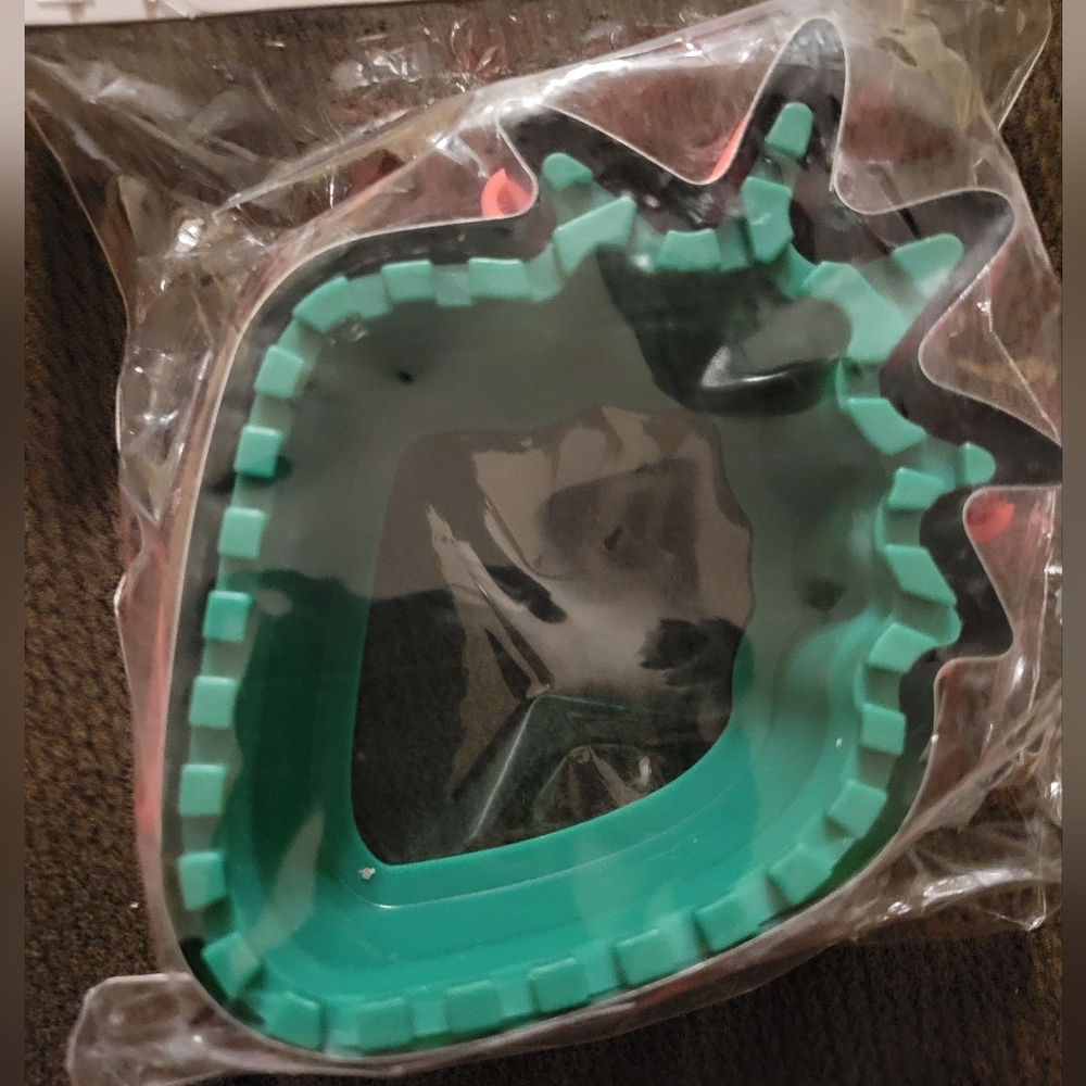 Cat & Jack Green Strawberry-Shaped Bakeware